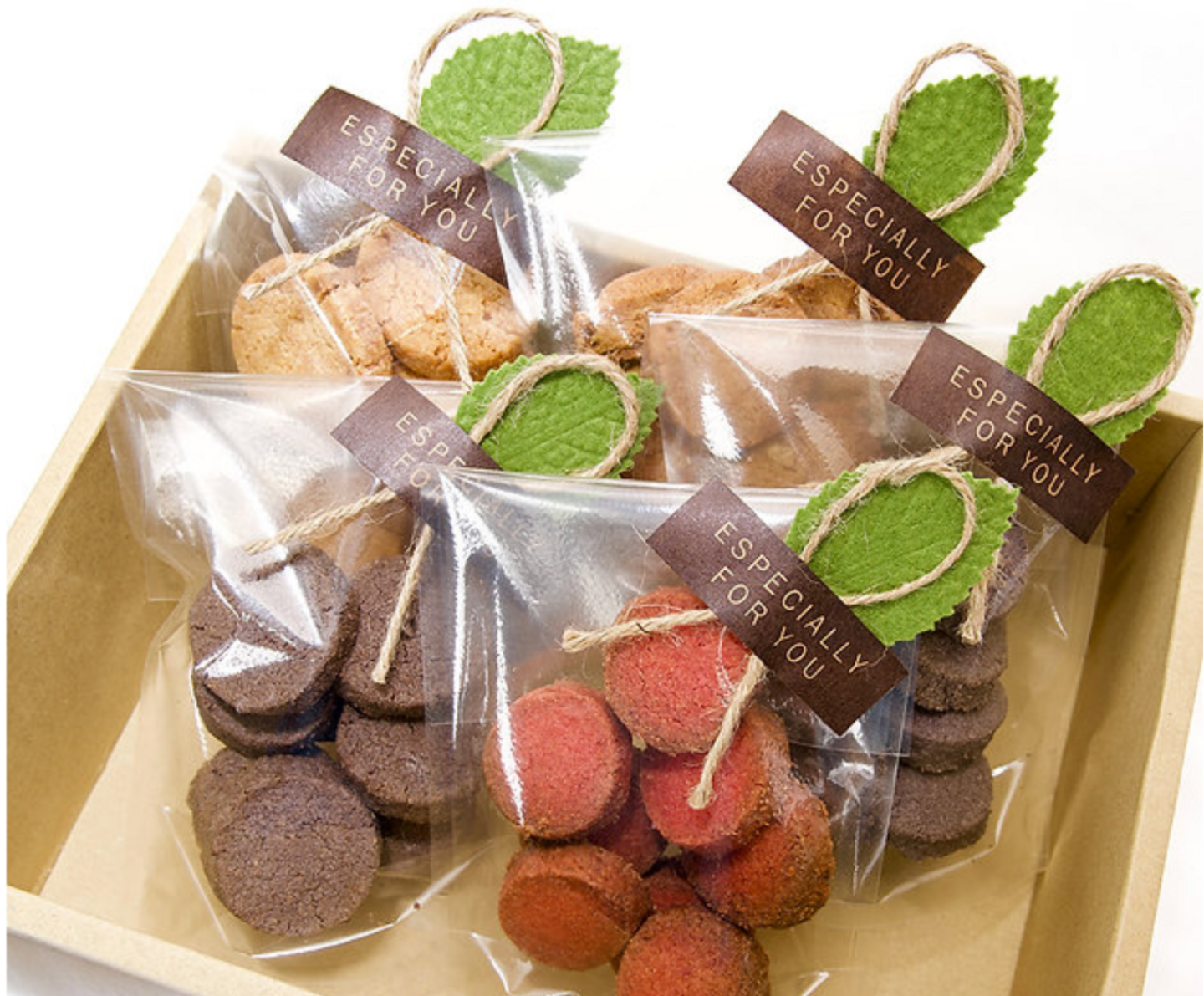 お土産のブランデーフルーツケーキ