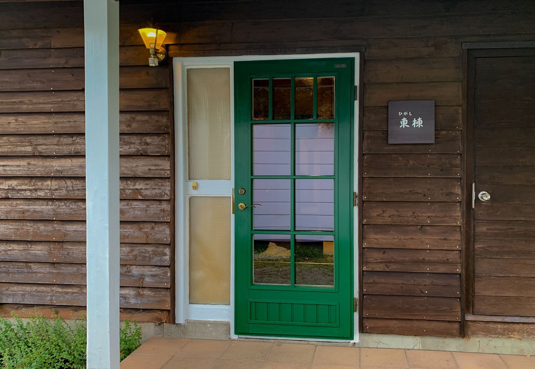 コテージ東棟_玄関