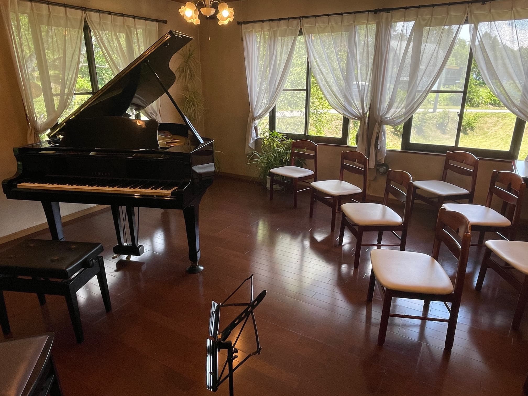 ダイニングでサロンコンサート