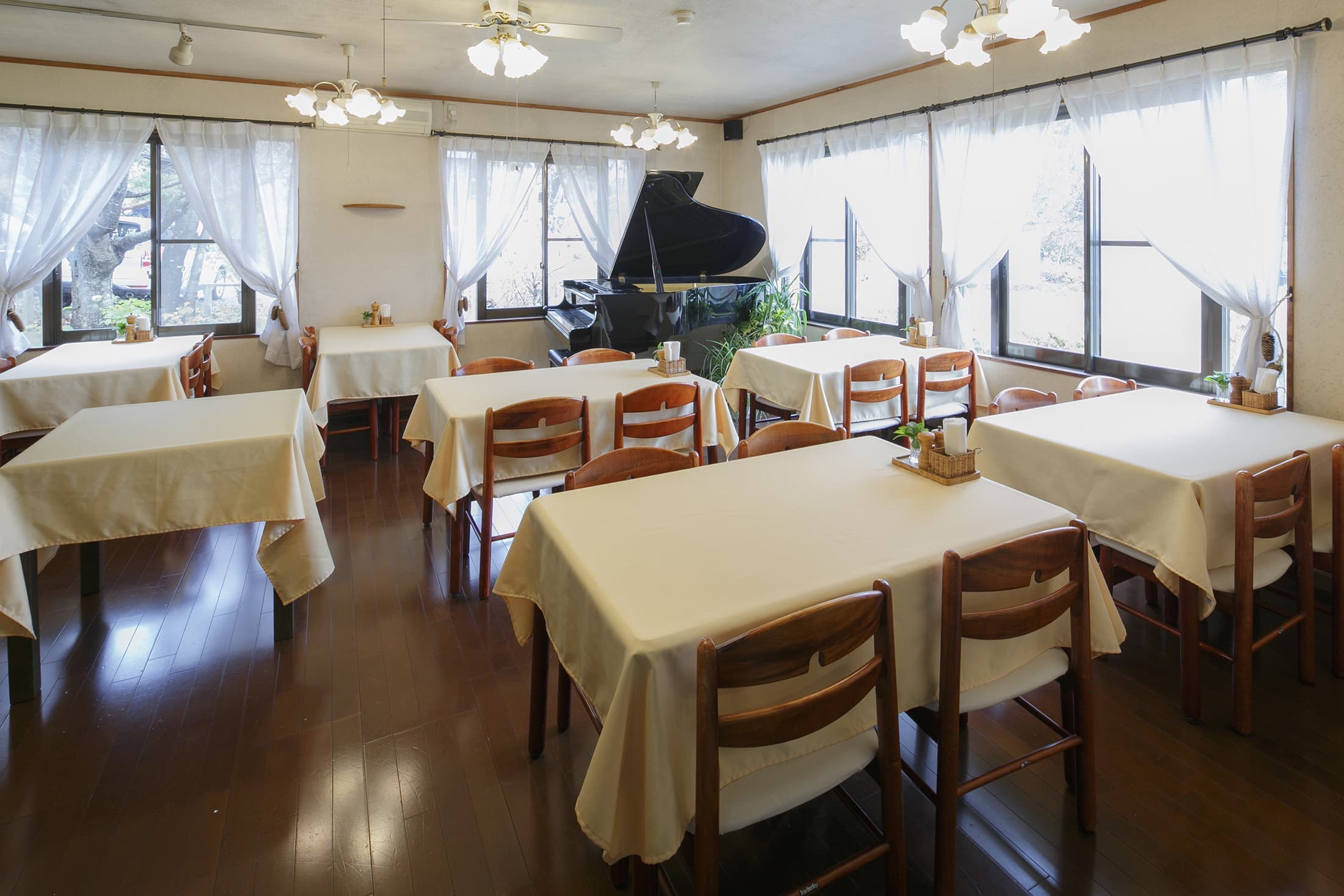 朝のダイニングルーム